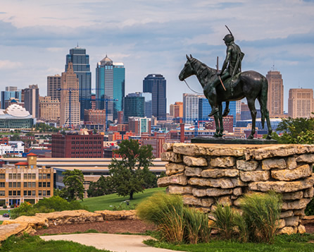 Photo of Kansas City Scout statue overlooking downtown Kansas City
